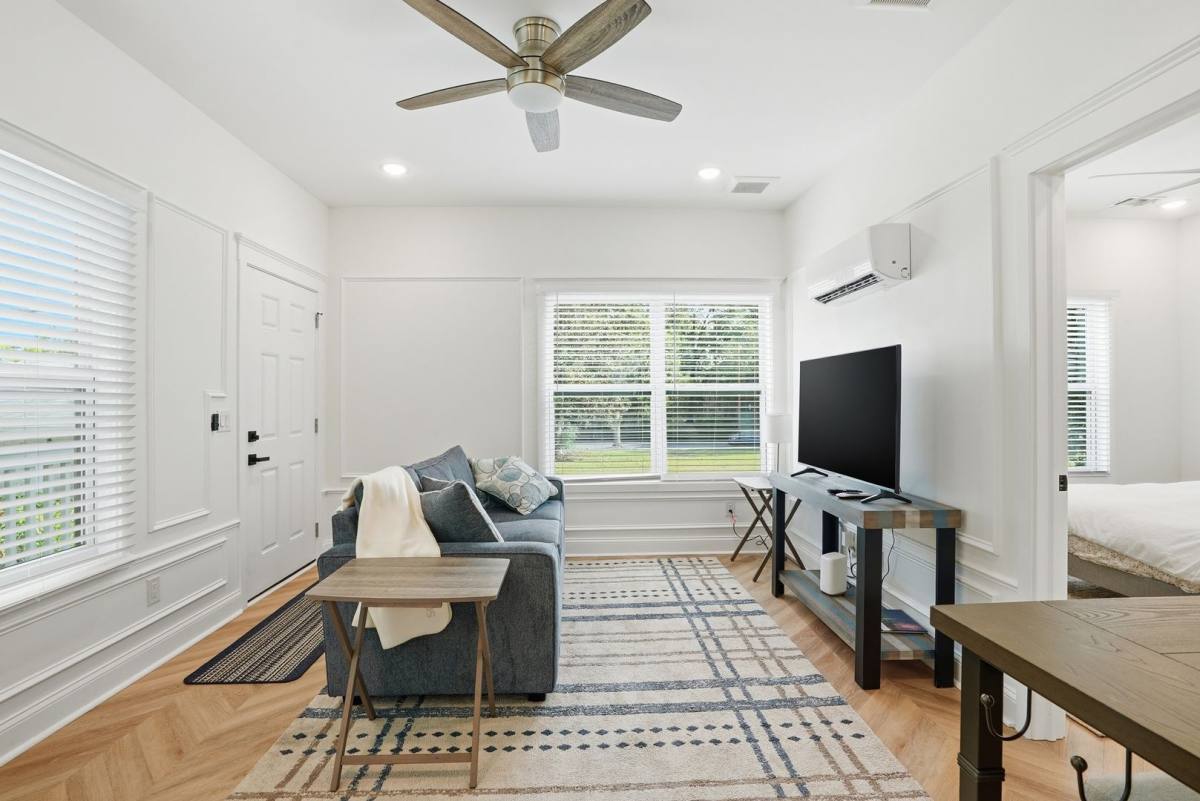 Townhouse for rent at 912 E Henry St, Savannah, GA 31401