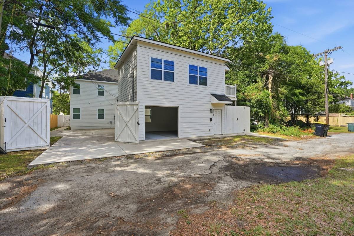 Townhouse for rent at 912 E Henry St, Savannah, GA 31401