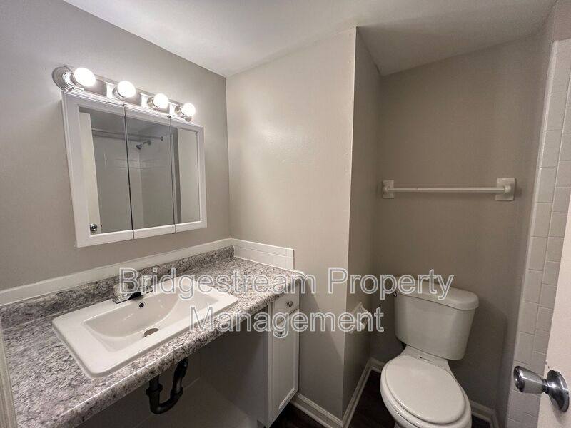 Apartment for rent at 481 N Broadway St #8, Dayton, OH 45426