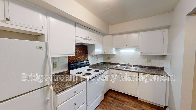 Apartment for rent at 481 N Broadway St #8, Dayton, OH 45426
