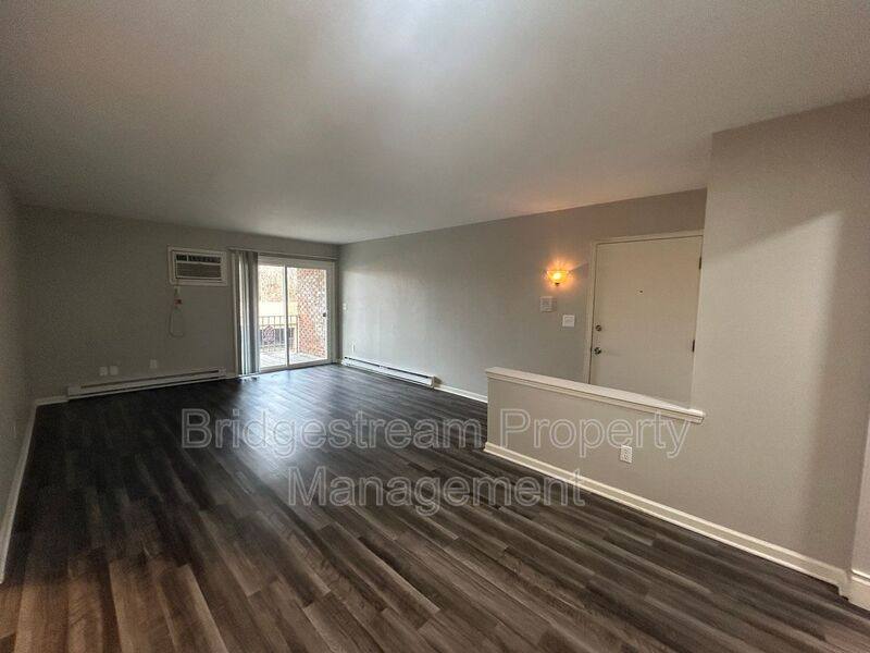 Apartment for rent at 481 N Broadway St #8, Dayton, OH 45426