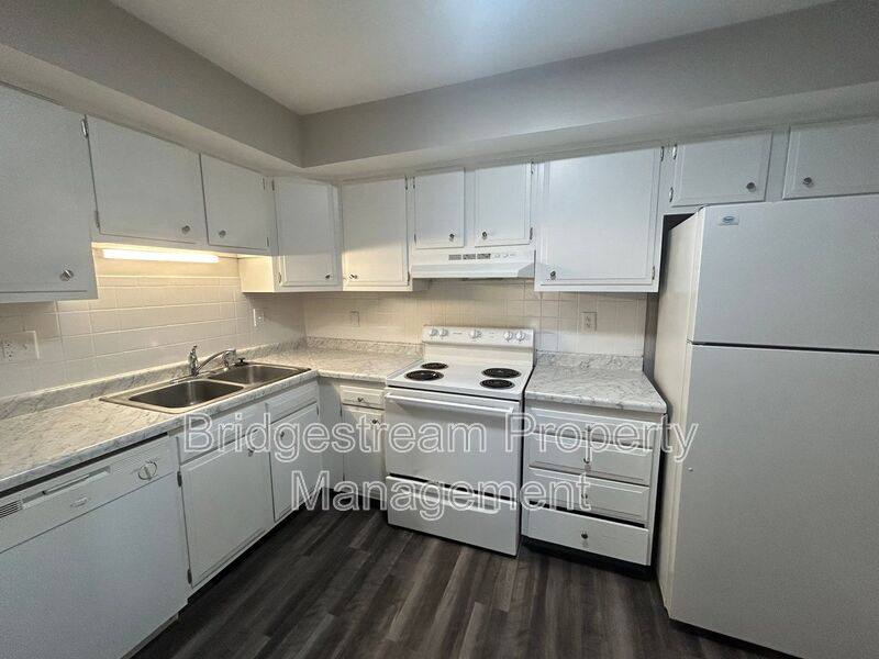 Apartment for rent at 481 N Broadway St #8, Dayton, OH 45426