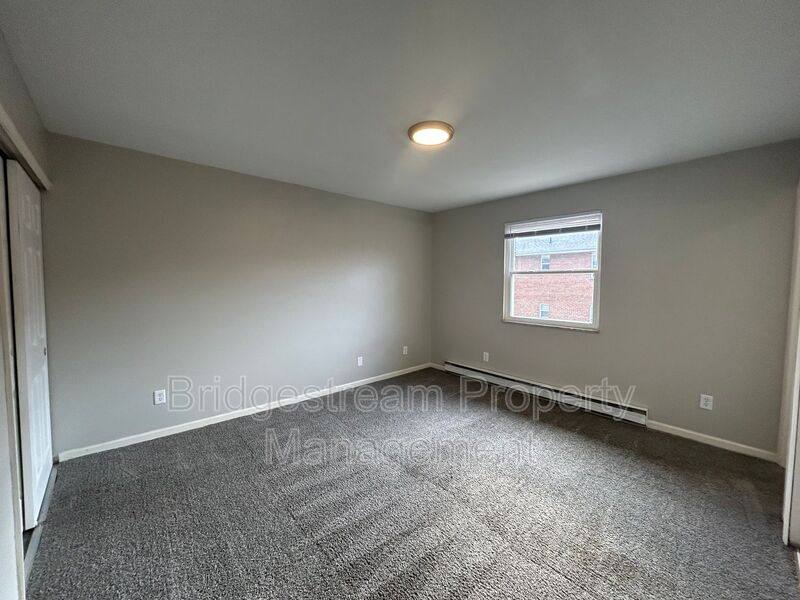 Apartment for rent at 481 N Broadway St #8, Dayton, OH 45426
