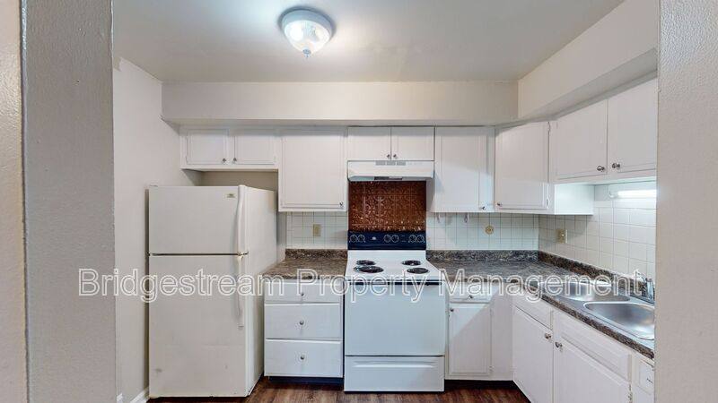 Apartment for rent at 481 N Broadway St #8, Dayton, OH 45426