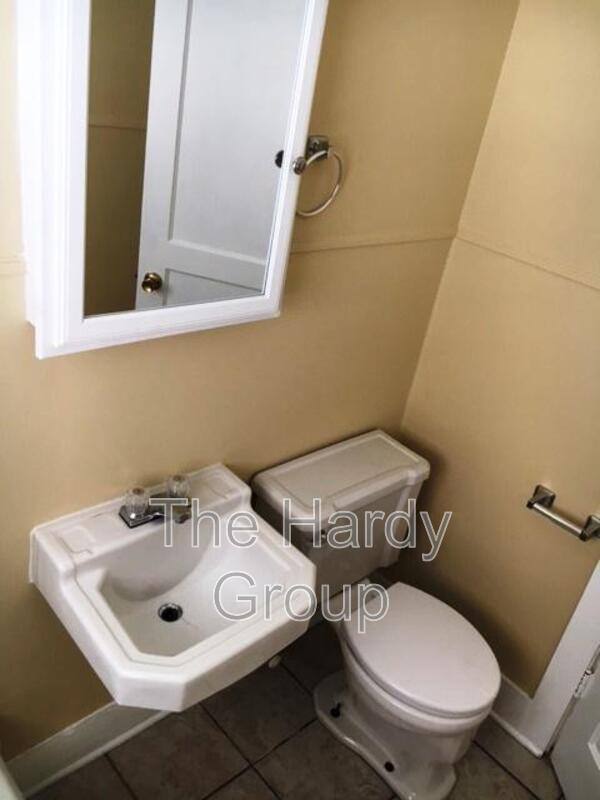 Apartment for rent at 413-2 3rd Ave NW, Winchester, TN 37398