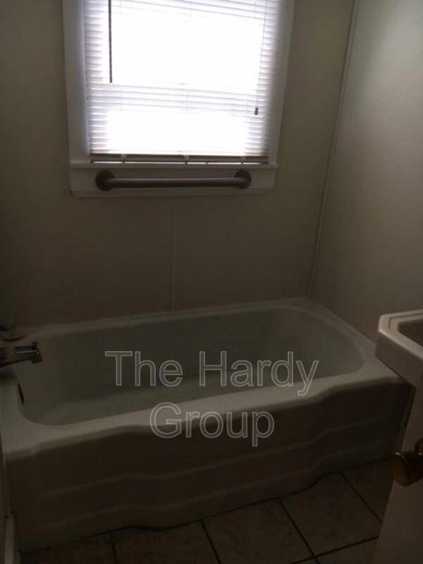 Apartment for rent at 413-2 3rd Ave NW, Winchester, TN 37398