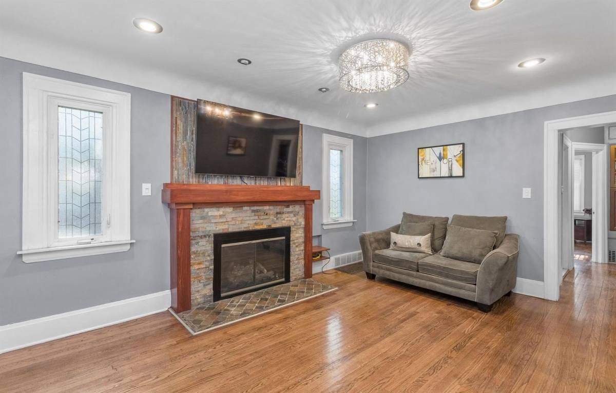 House for rent at 615 E 5th St, Royal Oak, MI 48067