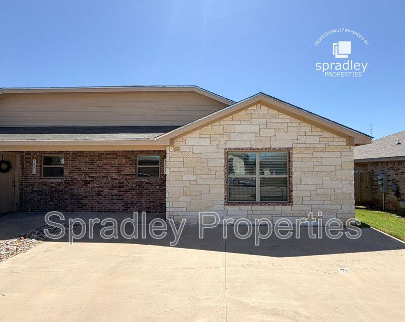 Townhouse for rent at 1573 Kal Court, Belton, TX 76513