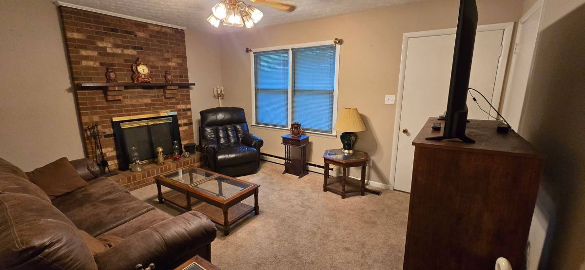 House for rent at 2735 Tablerock Rd, Lenoir, NC 28645