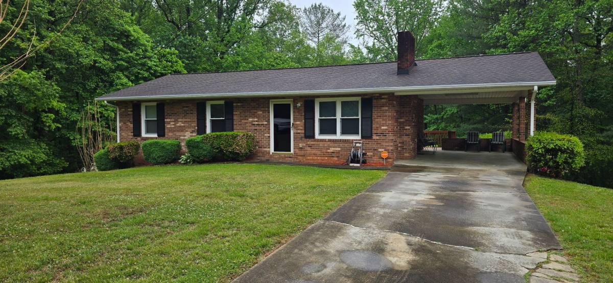 House for rent at 2735 Tablerock Rd, Lenoir, NC 28645