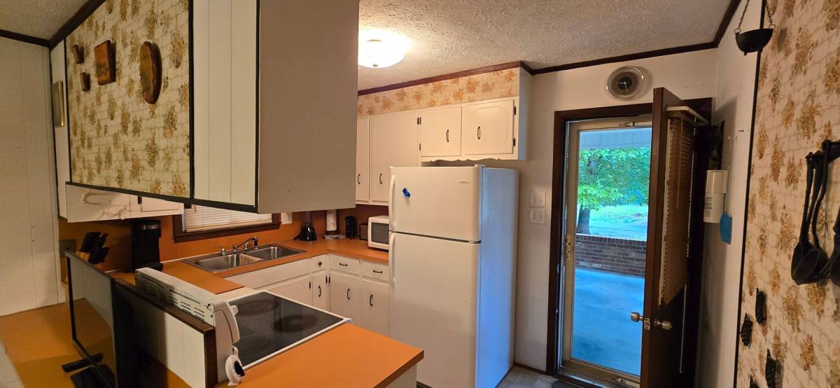 House for rent at 2735 Tablerock Rd, Lenoir, NC 28645