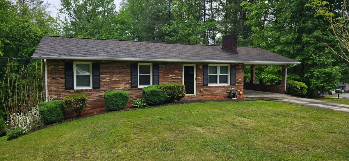 House for rent at 2735 Tablerock Rd, Lenoir, NC 28645
