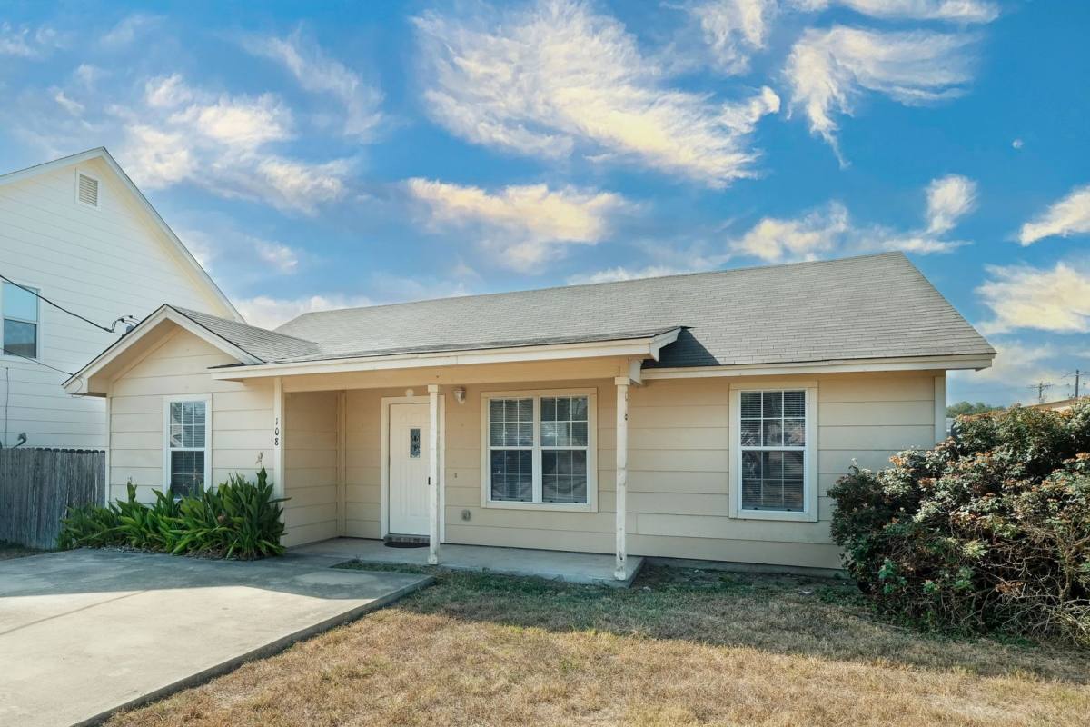 House for rent at 108 Live Oak Circle, Bertram, TX 78605