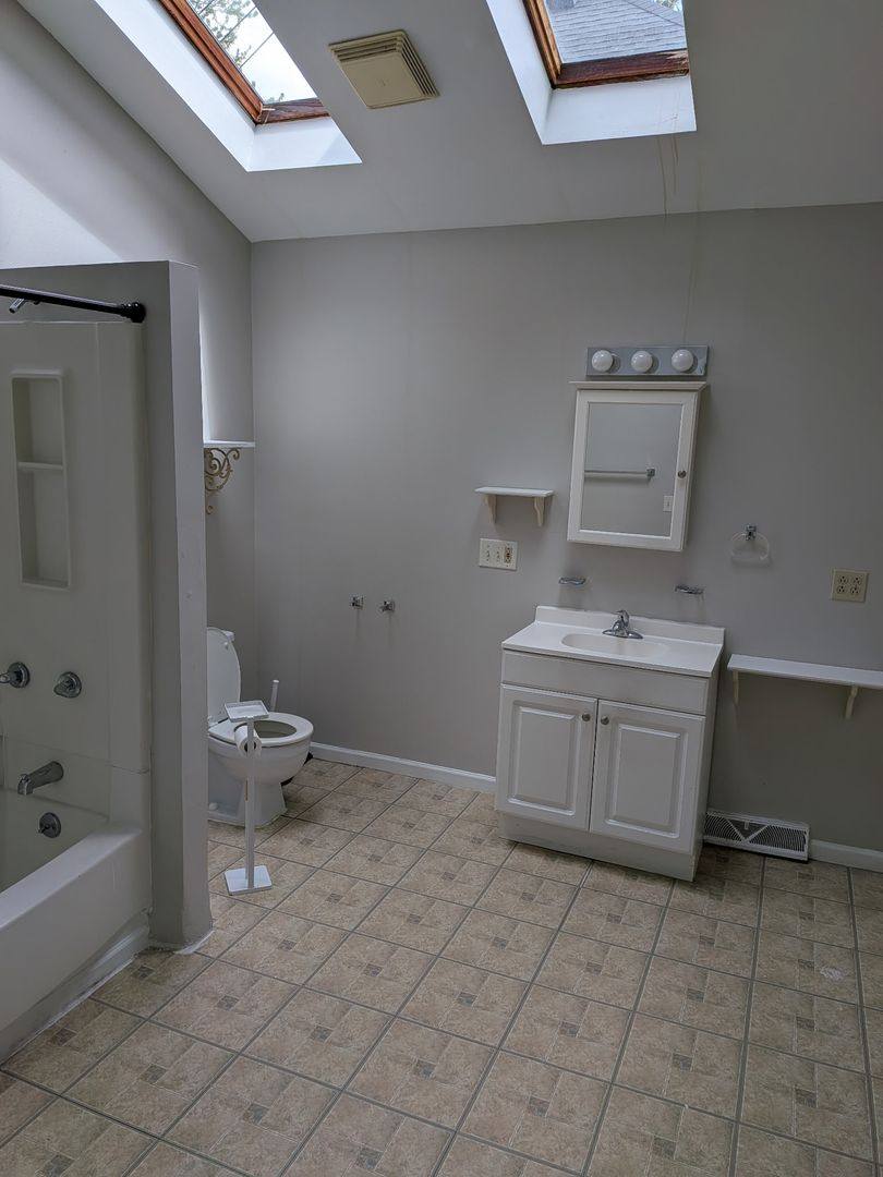 Apartment for rent at 518 Washtenaw Ave, Ypsilanti, MI 48197