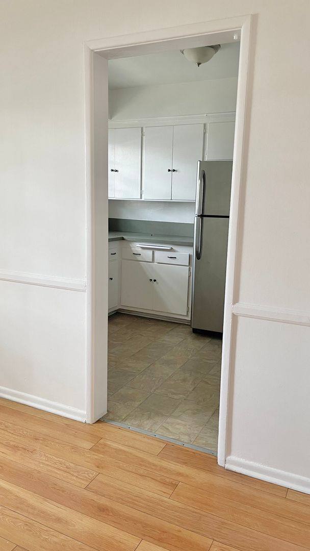 Apartment for rent at 200 S Sycamore Ave, Los Angeles, CA 90036