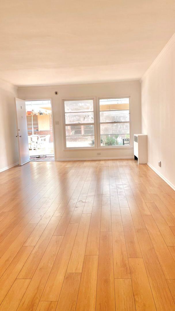 Apartment for rent at 200 S Sycamore Ave, Los Angeles, CA 90036