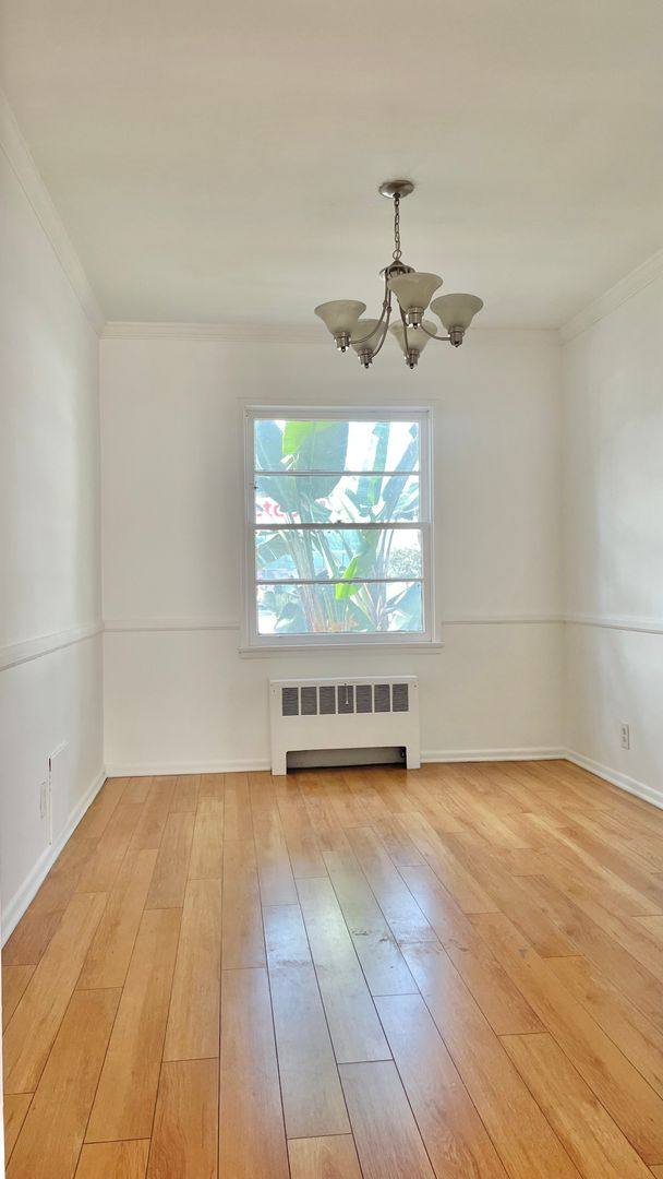 Apartment for rent at 200 S Sycamore Ave, Los Angeles, CA 90036