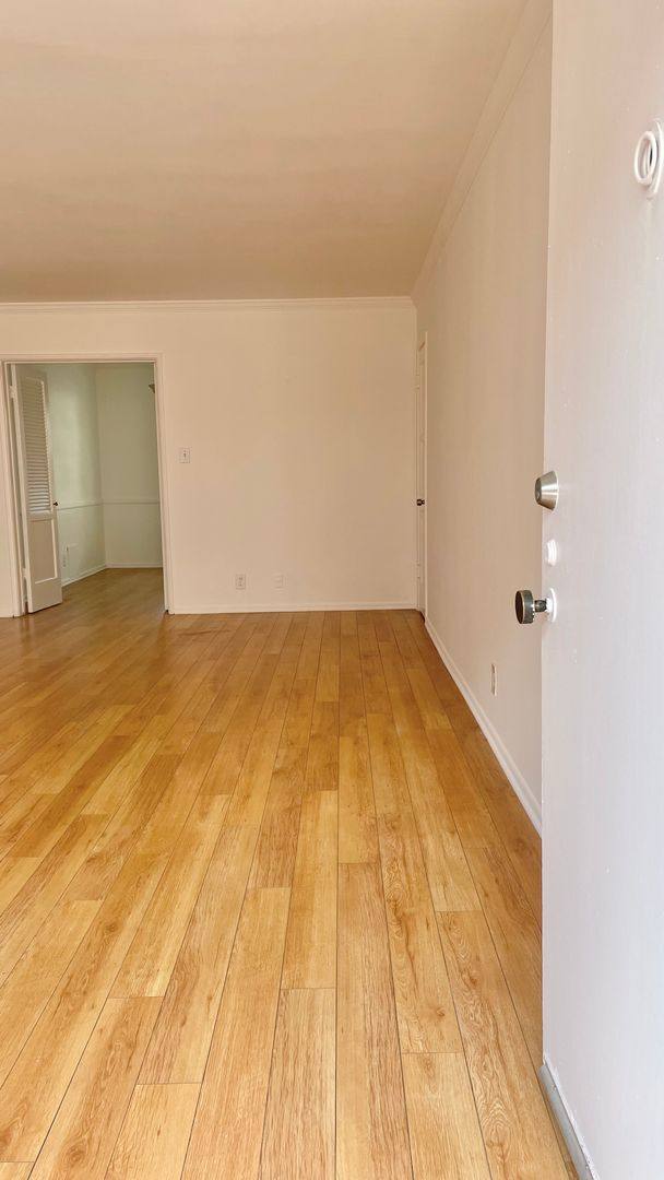 Apartment for rent at 200 S Sycamore Ave, Los Angeles, CA 90036