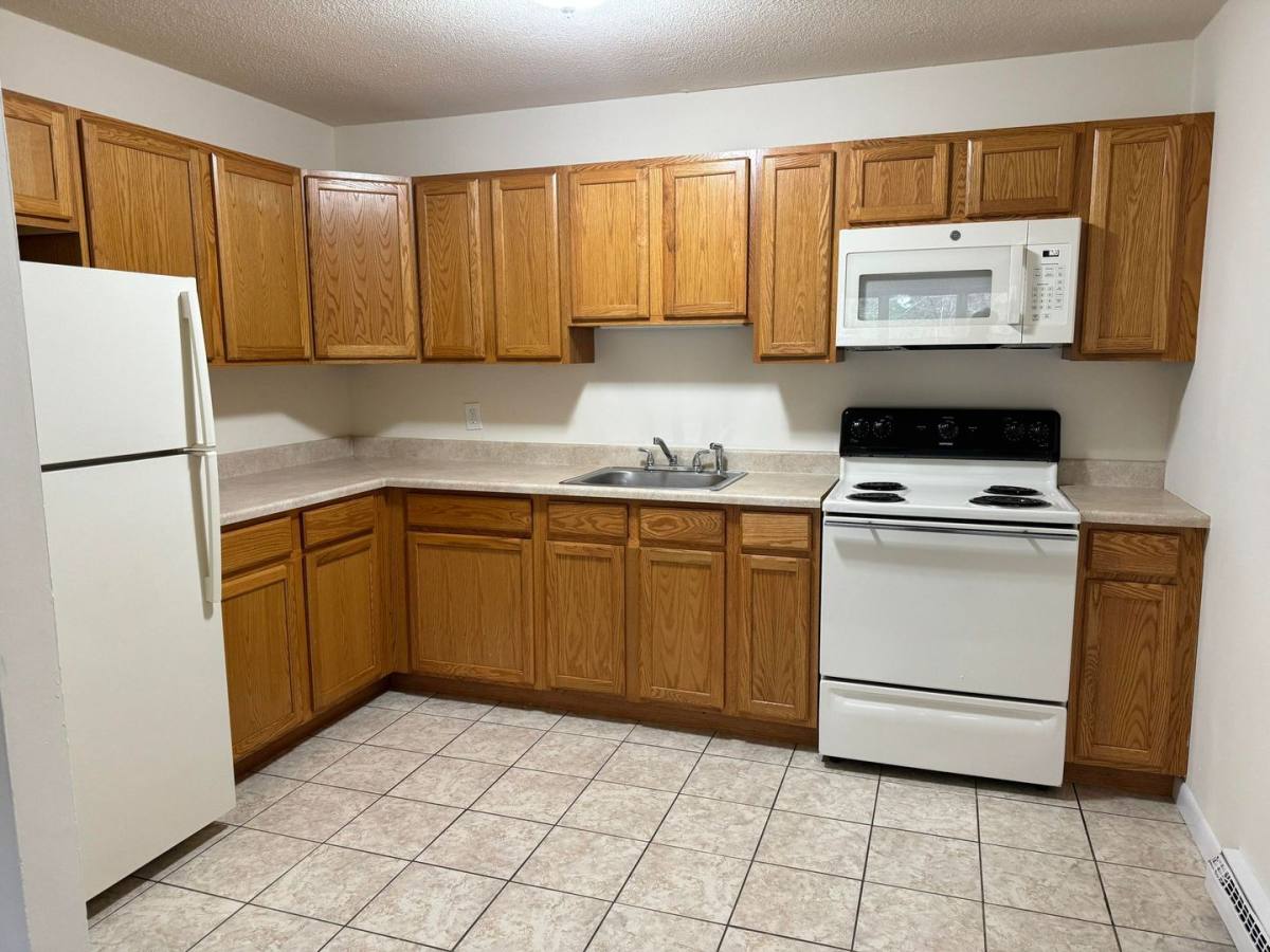 Apartment for rent at 121 N St, Seymour, CT 06483