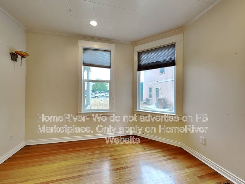 Apartment for rent at 220 E Ermina Ave #1, Spokane, WA 99207