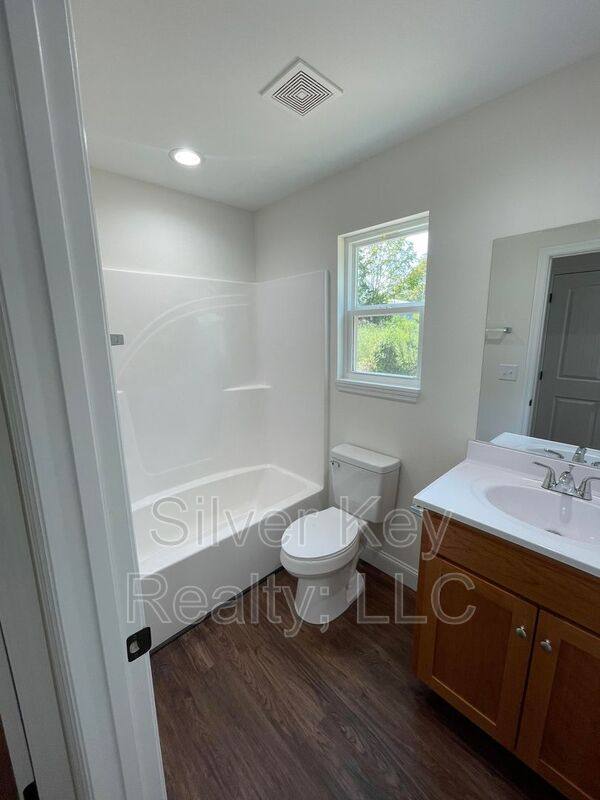 Townhouse for rent at 129-131 Cardin St #131, Etowah, TN 37331