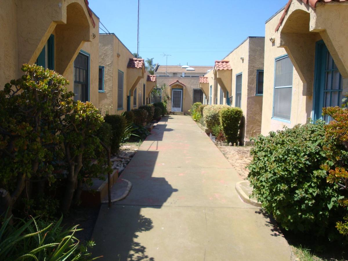 Apartment for rent at 4820-4032 1 2 Mansfield St, San Diego, CA 92116