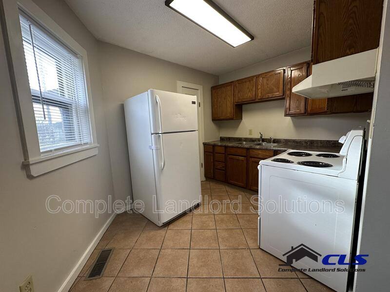 Apartment for rent at 1362 Chestnut St #2, Terre Haute, IN 47807