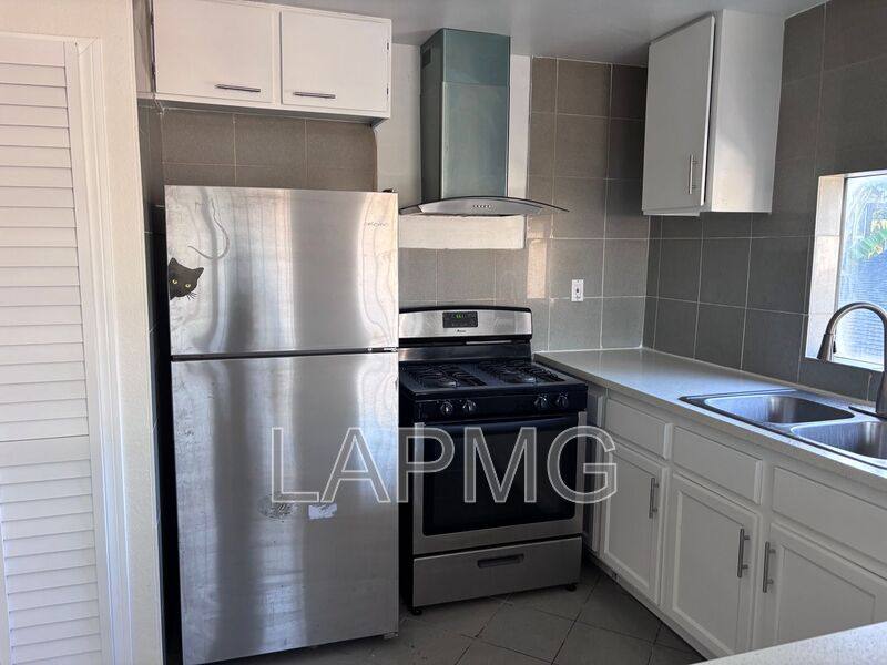 House for rent at 5440 - 5442 Lemon Grove Ave, Los Angeles, CA 90038