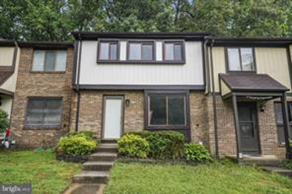 Townhouse for rent at 5863 Jackson Oak Dr, Burke, VA 22015