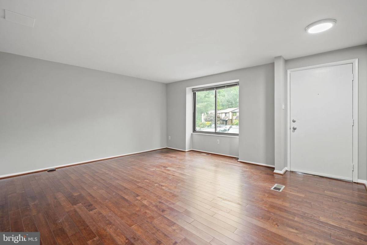 Townhouse for rent at 5863 Jackson Oak Dr, Burke, VA 22015