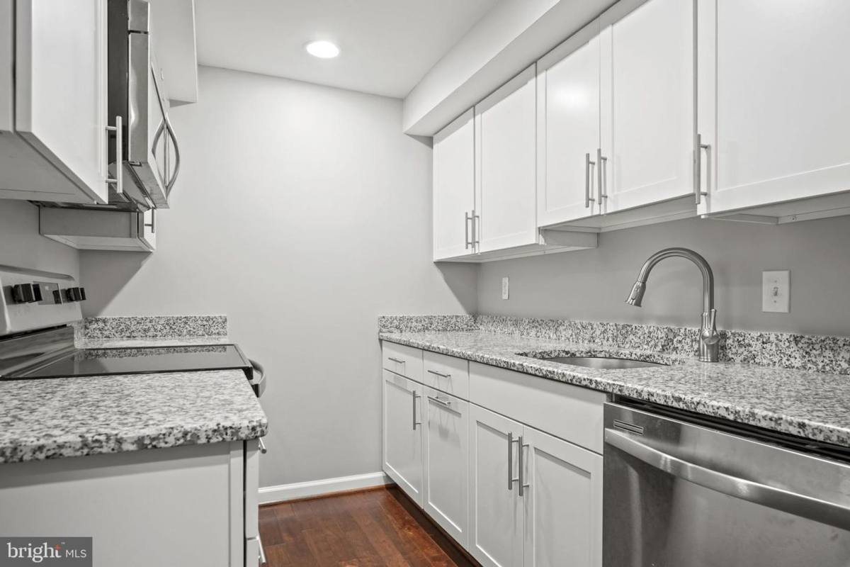 Townhouse for rent at 5863 Jackson Oak Dr, Burke, VA 22015