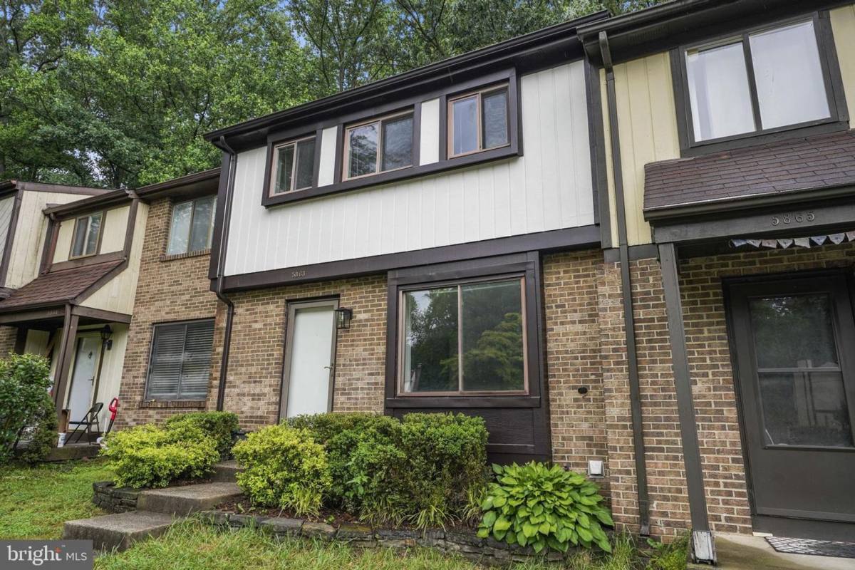 Townhouse for rent at 5863 Jackson Oak Dr, Burke, VA 22015