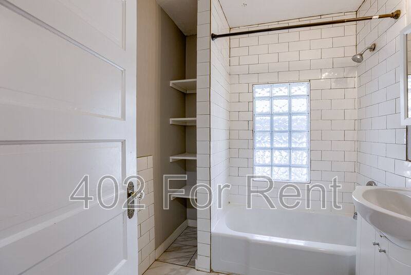 Apartment for rent at 115 S 38th St #3, Omaha, NE 68131