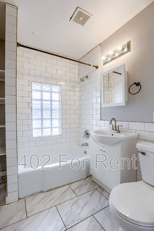 Apartment for rent at 115 S 38th St #3, Omaha, NE 68131