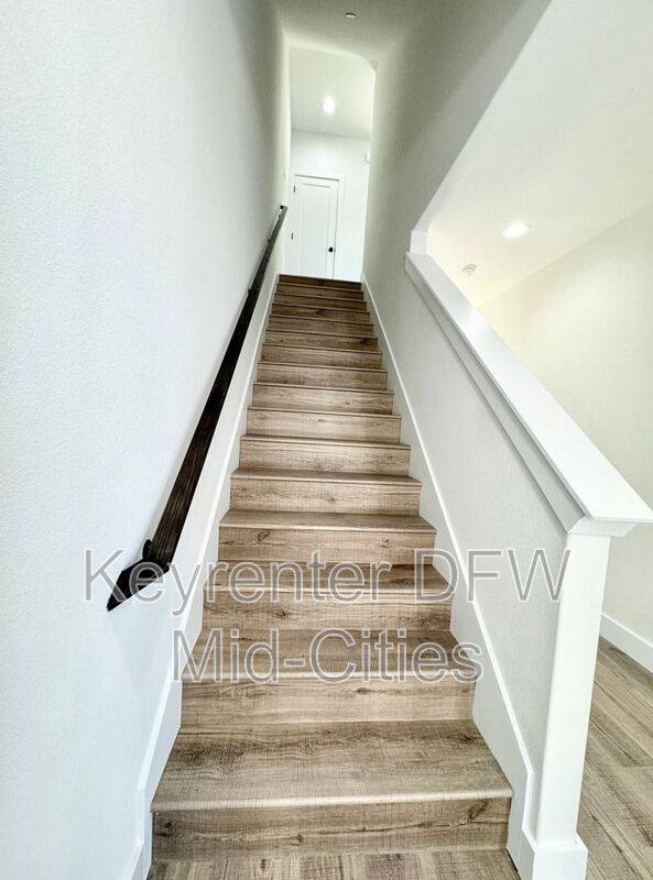 Townhouse for rent at 7327 Uloho Way, Dallas, TX 75235