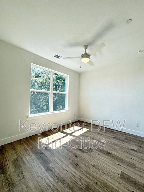 Townhouse for rent at 7327 Uloho Way, Dallas, TX 75235