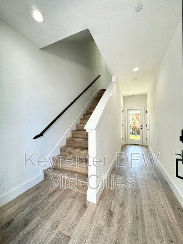 Townhouse for rent at 7327 Uloho Way, Dallas, TX 75235