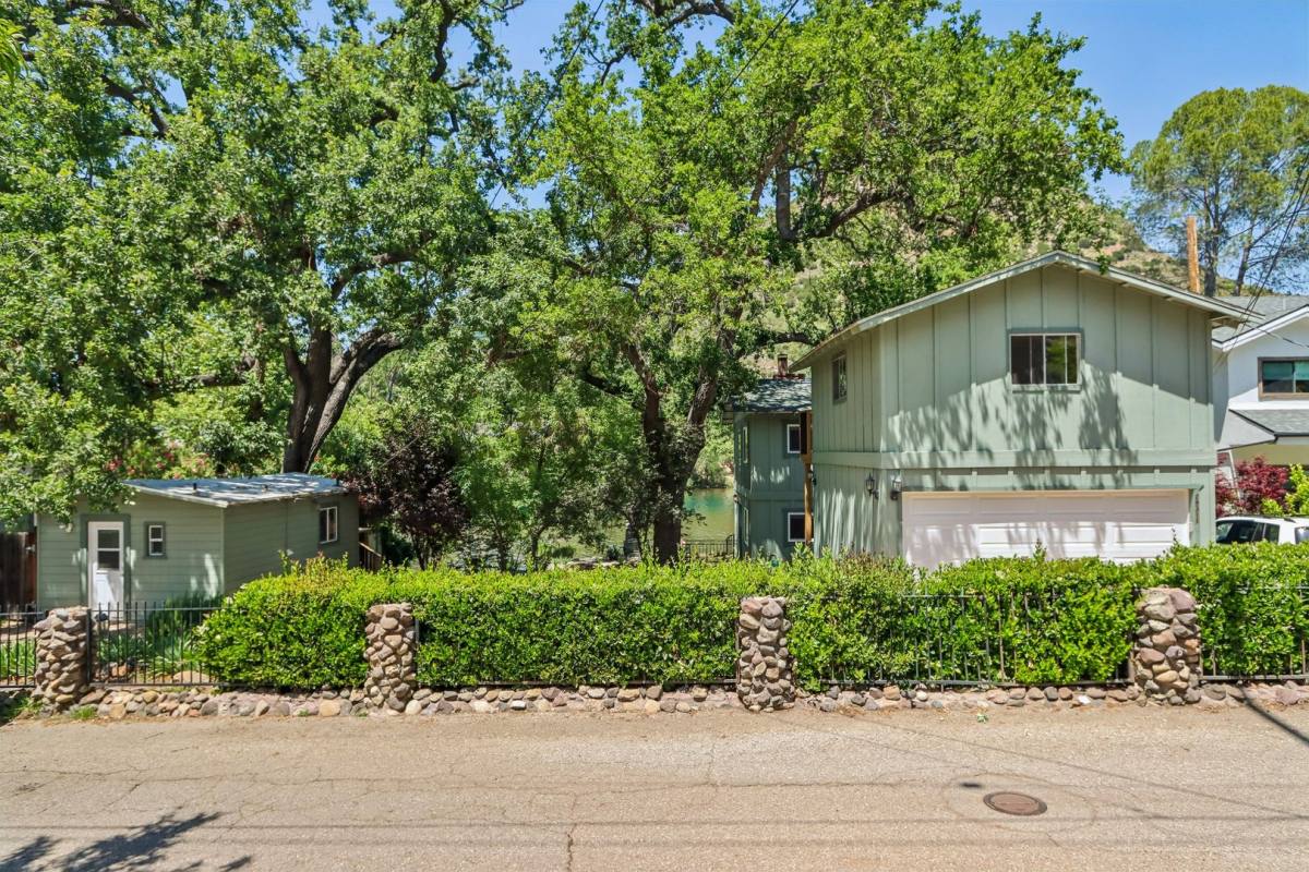House for rent at 29311 S Lakeshore Dr, Agoura Hills, CA 91301