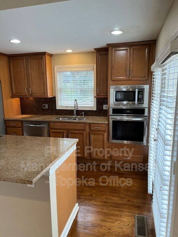 Condo for rent at 429 E 63rd Terrace, Kansas City, MO 64110
