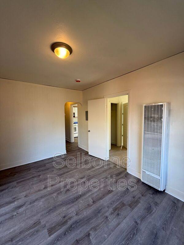 Apartment for rent at 527 Callan Ave #1, San Leandro, CA 94577