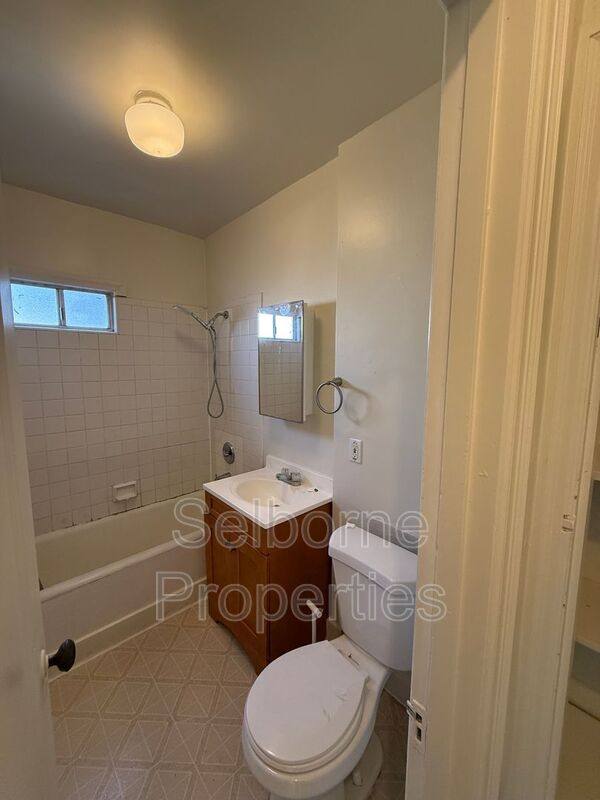 Apartment for rent at 527 Callan Ave #1, San Leandro, CA 94577