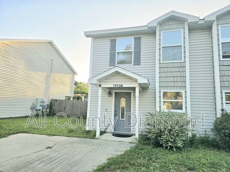 Townhouse for rent at 1913 Laurel Ave #A, Panama City, FL 32405