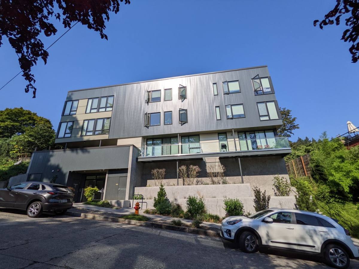 Apartment for rent at 3939 S Viewpoint Terrace, Portland, OR 97239