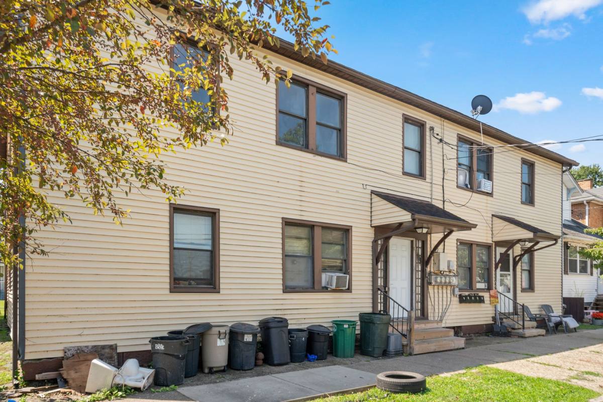 Apartment for rent at 270 15th St, Ambridge, PA 15003