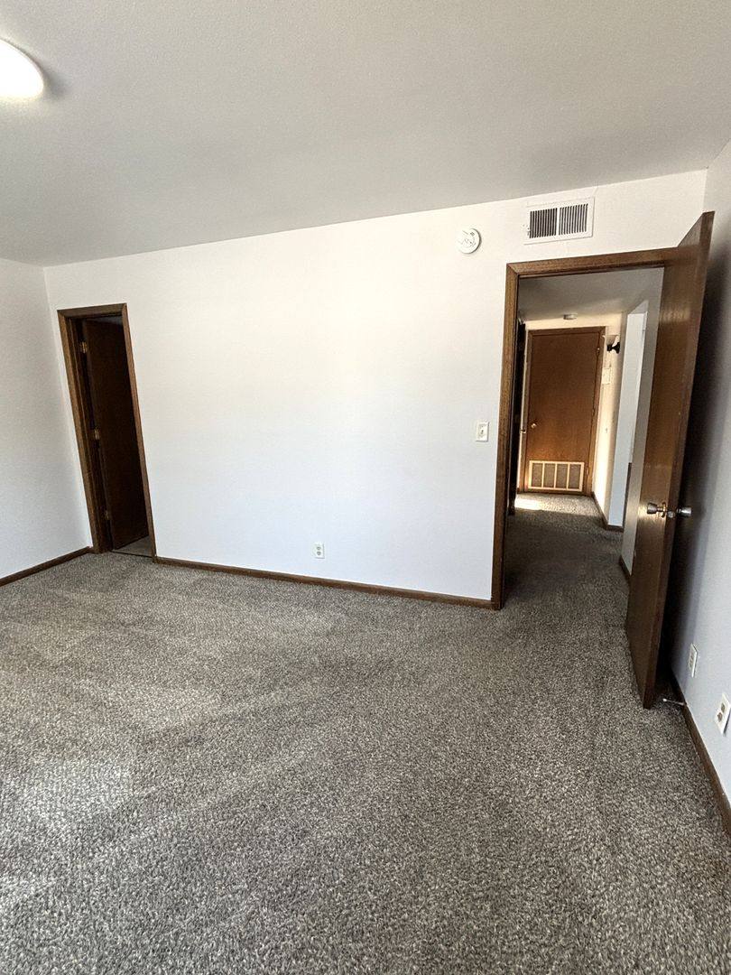 Apartment for rent at 733 - 747 Russell Rd, Waterloo, IA 50701