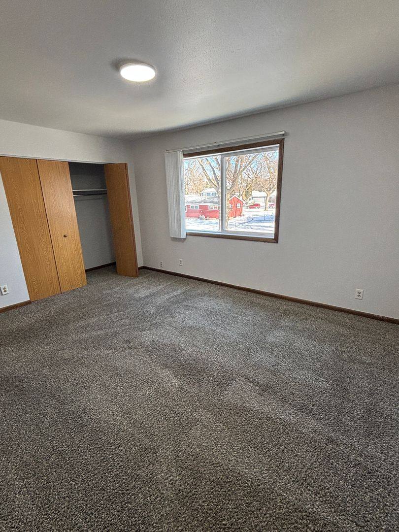 Apartment for rent at 733 - 747 Russell Rd, Waterloo, IA 50701