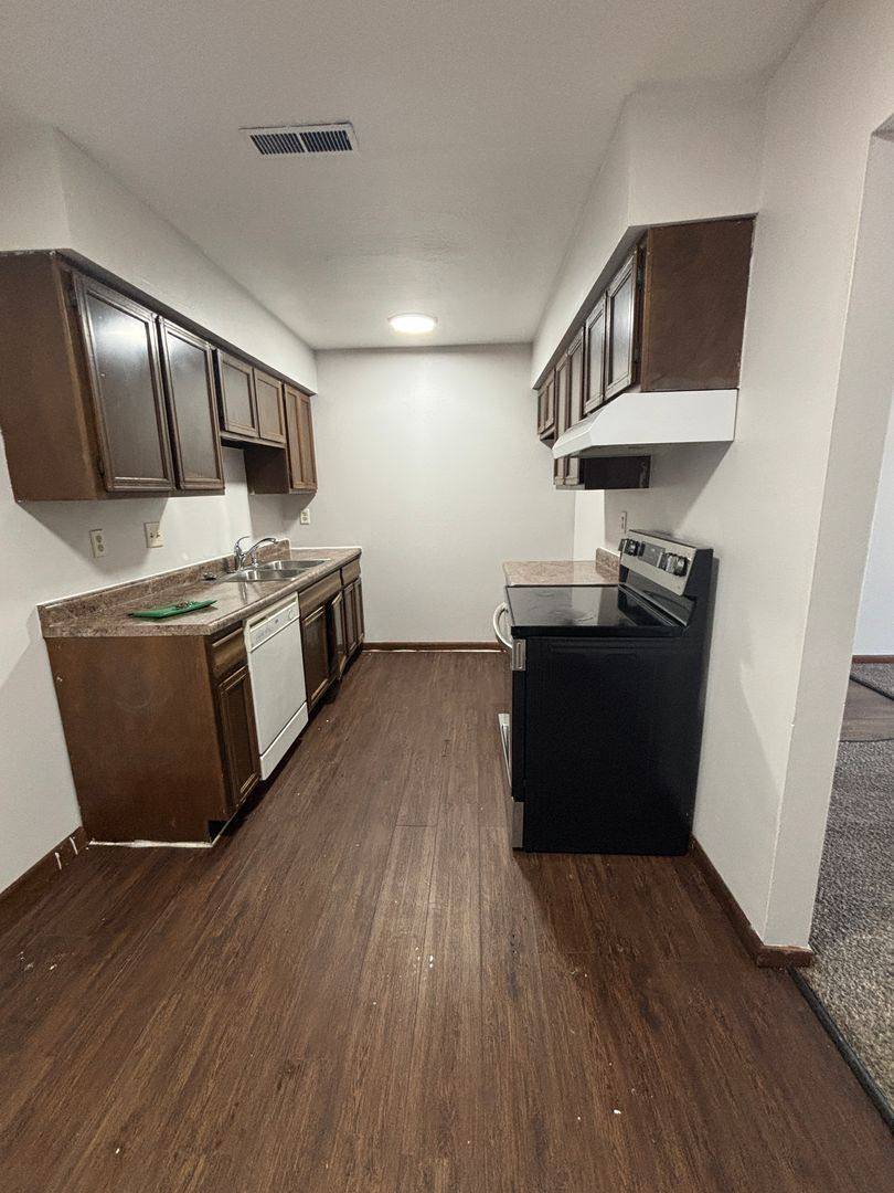Apartment for rent at 733 - 747 Russell Rd, Waterloo, IA 50701