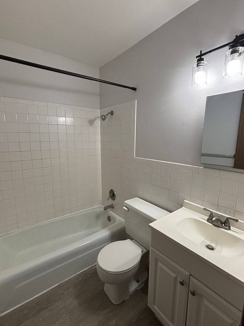 Apartment for rent at 733 - 747 Russell Rd, Waterloo, IA 50701