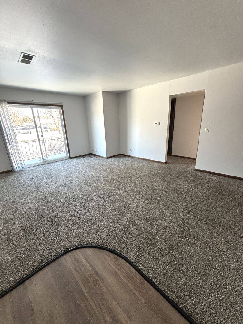 Apartment for rent at 733 - 747 Russell Rd, Waterloo, IA 50701