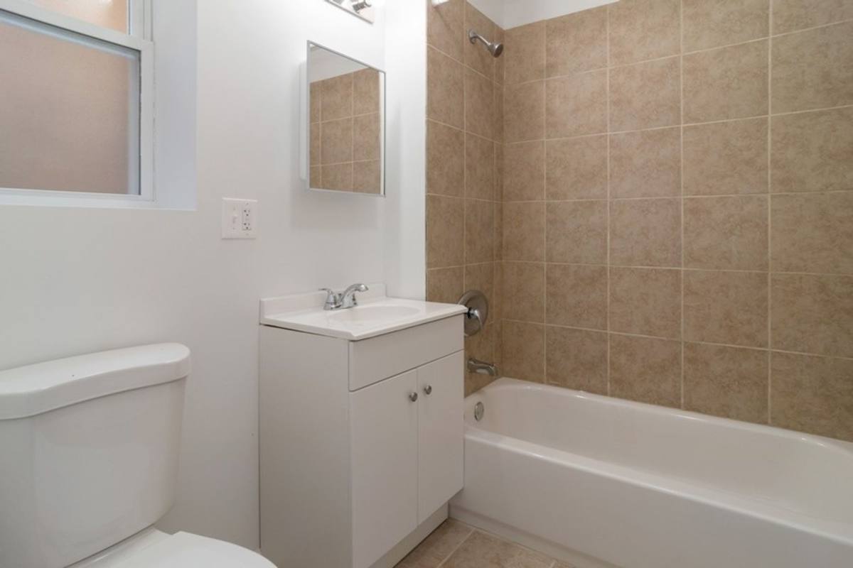 Apartment for rent at 4641-4643 W Jackson Blvd, Chicago, IL 60644